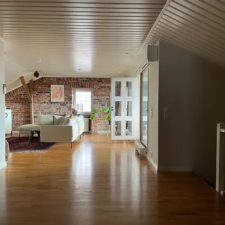 Apartment Uniikki Koti Tullipakkahuonella