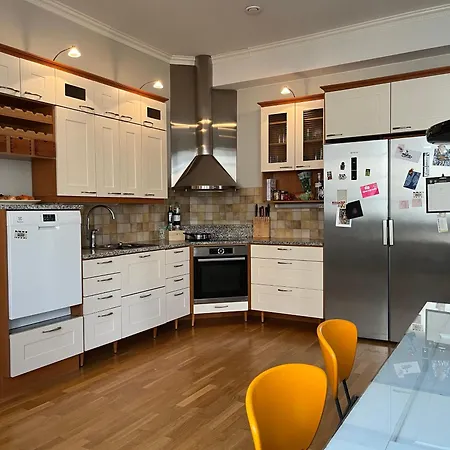 Uniikki Koti Tullipakkahuonella * コッコラ