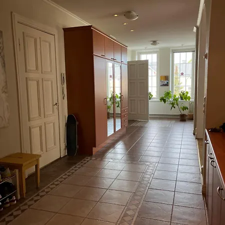 Uniikki Koti Tullipakkahuonella アパート