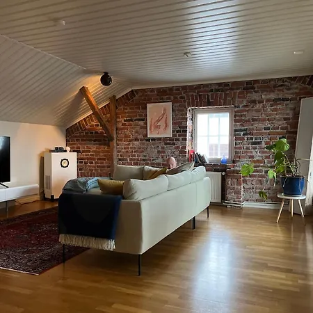 Uniikki Koti Tullipakkahuonella *