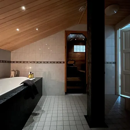 アパート Uniikki Koti Tullipakkahuonella *