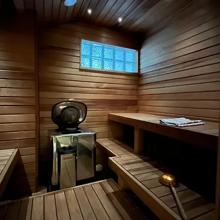 Uniikki Koti Tullipakkahuonella コッコラ