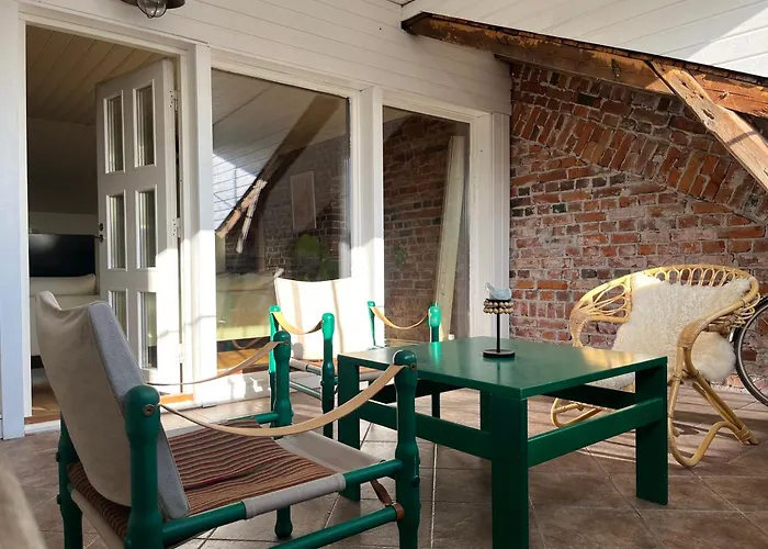 Uniikki Koti Tullipakkahuonella Апартаменты Коккола