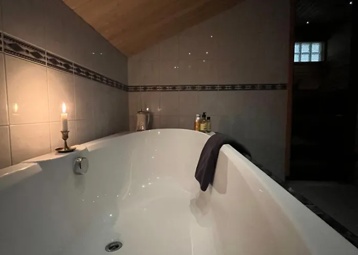 Uniikki Koti Tullipakkahuonella * Коккола