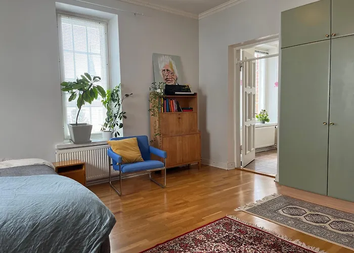 Uniikki Koti Tullipakkahuonella Апартаменты Коккола